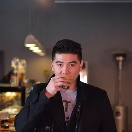 Galeri Ganteng Chef Arnold, Pesonanya Bakal Bikin Kamu Melting!
