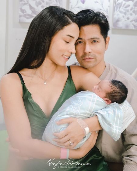 Ganteng Blesteran Brazil, 8 Foto Perdana Baby Aizen Anak Erick Iskandar dan Vanessa Lima - Hidung Mancung Curi Perhatian