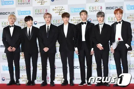 Ganteng Cantik di Red Carpet Popular Culture and Arts Awards
