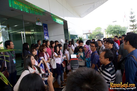 Gathering Keluar Kota, JKT48 'Bongkar' Pabrik Minuman Isotonik