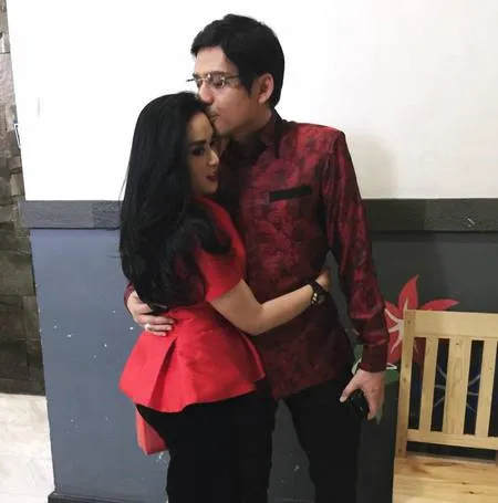 Gaya Pacaran Tiara Dewi - Lucky Hakim Terlalu Mesra, Sudah Nikah?
