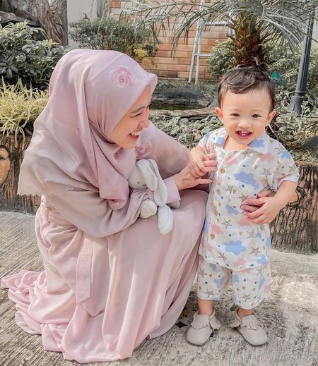 Gemas Maksimal! Intip Potret Adinda Amira dan Baby Eren yang Makin Kompak Tiap Harinya