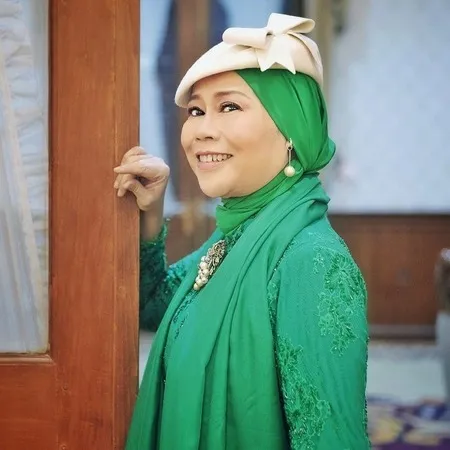 Genap Berusia 60 Tahun, Intip Potret Dewi Yull yang Cantik Awet Muda Meski Sudah Jadi Nenek 2 Cucu
