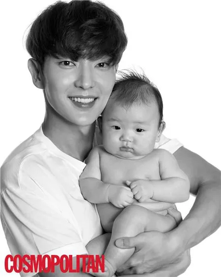 Gendong Bayi Siap Adopsi Seleb Korea Ini Bagai Ayah Ibu Betulan Kapanlagi Com