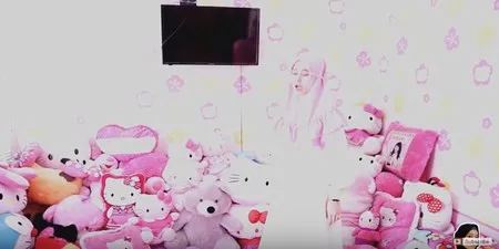 Grebek Kamar Lesti Serba Pink Dan Penuh Boneka Hello Kitty Kapanlagi Com