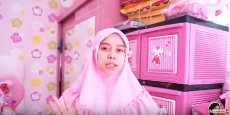 Grebek Kamar Lesti Serba Pink Dan Penuh Boneka Hello Kitty Kapanlagi Com