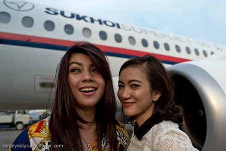 Galeri Foto Pramugari Sukhoi Superjet 100 Sesaat Sebelum Terbang Kapanlagi Com