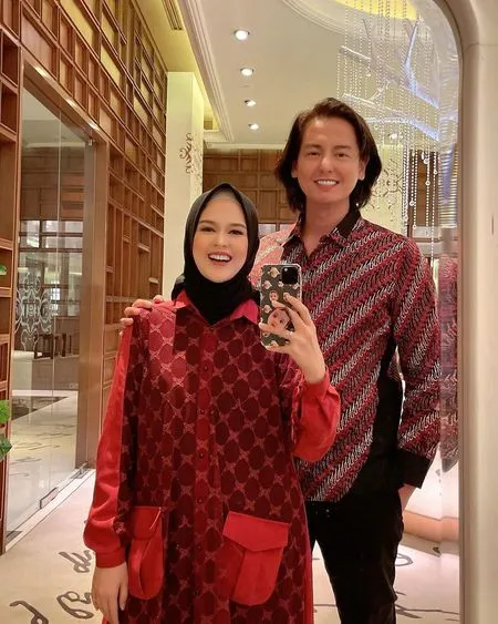 Hamil Anak Kedua, Intip 9 Potret Cut Meyriska Pamer Baby Bump Saat Kondangan - Aura Bumilnya Terasa Banget
