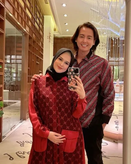 Hamil Anak Kedua, Intip 9 Potret Cut Meyriska Pamer Baby Bump Saat Kondangan - Aura Bumilnya Terasa Banget