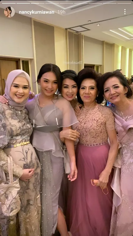 Hamil Anak Kedua, Intip 9 Potret Cut Meyriska Pamer Baby Bump Saat Kondangan - Aura Bumilnya Terasa Banget