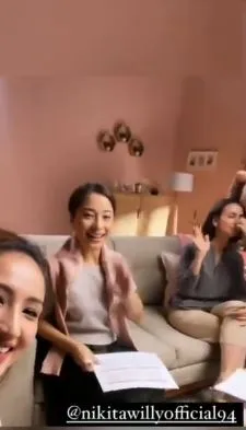 Hamil Anak Pertama, 8 Potret Nikita Willy yang Pancarkan Aura Keibuan - Perutnya Jadi Sorotan Netizen