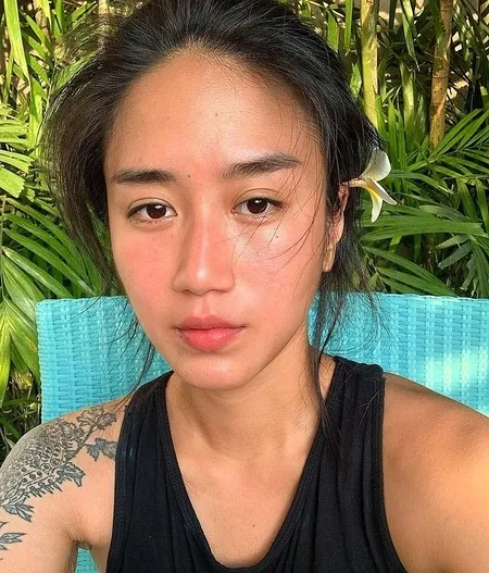 Harta Tahta Tato Renatta Moeloek Keren Abis Dari Lengan Hingga Ujung Kaki Kapanlagi Com