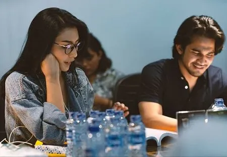 8 Potret Kebersamaan Tyas Mirasih dan Tengku Tezi yang Ramai Disorot, Mesra Banget di Lokasi Syuting