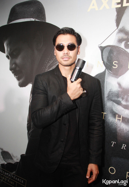 hitam kalem cool gaya chicco jerikho