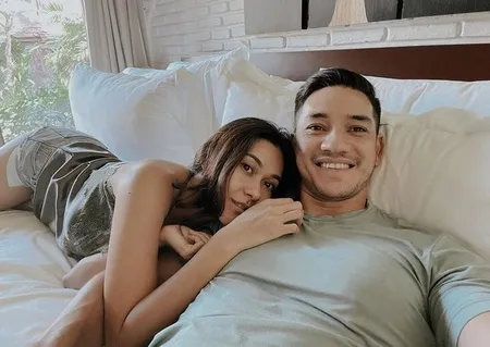 'Hot Daddy' dan 'Hot Mom', Ini Foto-Foto Pasangan Andrew White dan Nana Mirdad yang Punya Body Goal Super Kece!