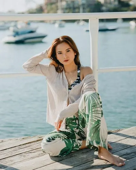 Hot Mom! Deretan Foto Gaya Mama Cantik Acha Septriasa, Pancarkan Pesona Begitu Awet Muda di Usia 31 Tahun
