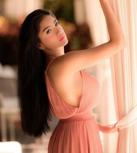 Hot Mom Menawan, Ini Potret Angel Karamoy yang Makin Cantik Pamer Side Boobs - Netizen Bikin Salah Fokus