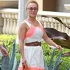 Hayden Panettiere Merayakan Paskah di Pantai