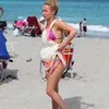 Hayden Panettiere Merayakan Paskah di Pantai