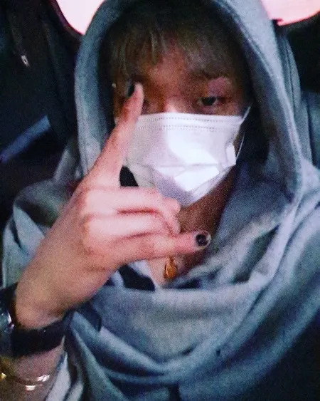 Idol K-Pop Multitalenta Kesayangan Fans, Intip 9 Potret Selfie Bobby iKON yang Sebentar Lagi Menikah dan Jadi Ayah