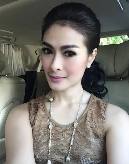 kuliah  inggris putri cantik iis dahlia
