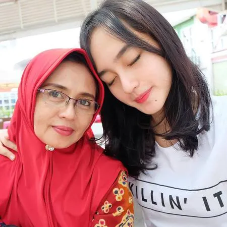 Indah Kusuma Penyanyi Dan Calon Dokter Cantik Idola Para Pria Kapanlagi Com