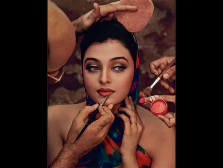 sushmita sen lagu pakai outfit mirip aishwarya rai dan sushmita sen cantik sushmita sen lagu pakai outfit mirip aishwarya rai dan sushmita sen cantik