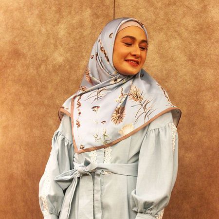 Inspirasi Ramadan Deretan Seleb Peragakan Busana Karya Luna Maya Kapanlagi Com