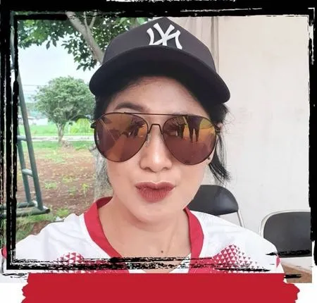 Intip Gaya Rambut Erie Suzan, Tetap Keren di Usia Kepala 4!