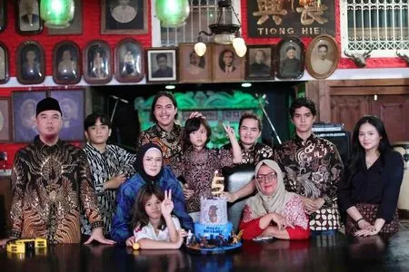 Izin Maia untuk Panggil Ibu Sambung 'Mami', Potret Kedekatan Dul Jaelani dan Mulan Jameela yang Semakin Lengket Sebagai Keluarga