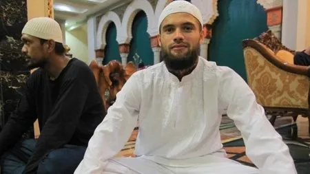 Jadi Mualaf, 6 Selebriti Ini Tampil Dengan Nama Baru yang Lebih Religius