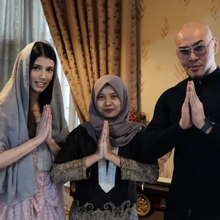 Jadi Mualaf, 7 Selebritis Tanah Air Ini Rayakan Lebaran Pertama di Tahun 2020