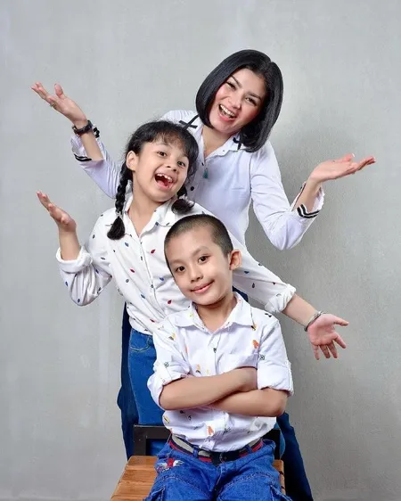 Jadi Single Mom, Ini Potret Bahagia Intan RJ Bareng 2 Anaknya Usai Sang Suami Meninggal