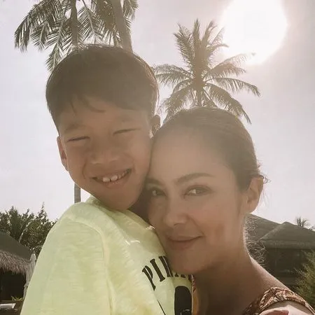 Jadi Single Mom, Intip Potret Tangguh Cathy Sharon Momong 2 Buah Hatinya - Tetap Cantik Memesona