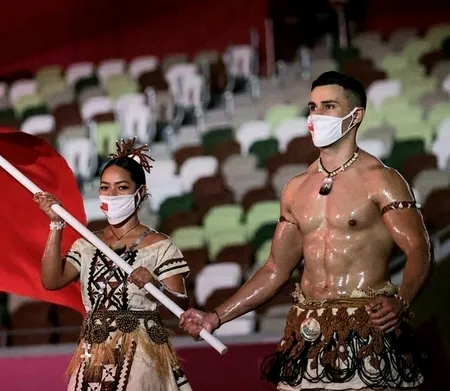 Jadi Viral Sampai Curi Perhatian, Intip 7 Potret Atlet Tonga Pita Tufatofua dengan Telanjang Dada Tubuh Berminyak dan Penuh Gaya di Setiap Olimpiade