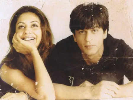 Jadul nan Romantis Abis! Potret Lawas Kemesraan SRK & Gauri Khan