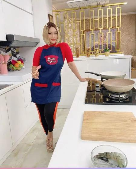 Jago Masak, Ini 9 Potret Inul Daratista Buat Berbagai Jenis Hidangan - Bagikan Rahasia Masakan Jadi Lebih Enak
