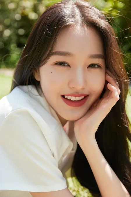 Jang Wonyoung Gantikan Yoona SNSD Sebagai Model Innisfree, Pesona Segar Anak Muda Masa Kini