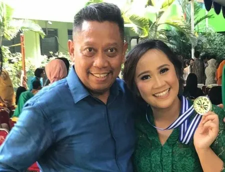 Jarang Sekali Tersorot, Ini 8 Potret Eka Novianti Anak Peremuan Tukul Arwana yang Baru Saja Wisuda - Cantiknya Kebangetan