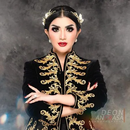 Jarang Tersorot, Ini 9 Pesona Gina Youbi, Kakak Sulung Ghea Youbi yang Tak Kalah Cantik - Jadi Pedangdut Sekaligus Main Sinetron