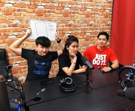 Jarang Tersorot, Ini Potret Cantik Tya Asisten di Podcast Deddy Corbuzier - Dulu Dancer Kini Jadi Produser