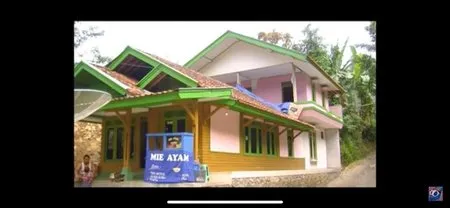 Jauh Dari Kata Mewah, Intip Potret 6 Rumah Selebriti di Kampung Halaman yang Sederhana
