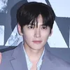 Ji Chang Wook Ganteng di VIP Screening 'COLONY', Auto Salfok