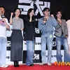 Ji Chang Wook Pakai Denim di Showcase Film 'COLONY', Gemas Tirukan Zombie