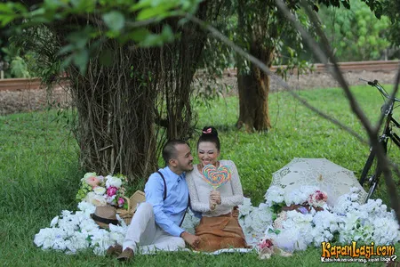 Jelang Pernikahan Wenda Dan Ruben Onsu Romantis Di Taman Kapanlagi Com
