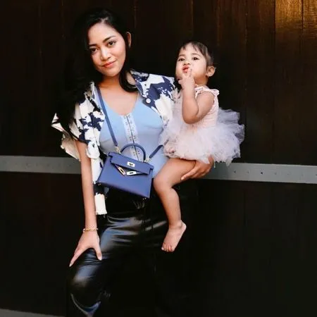 Kabur dari Karantina Demi Obati Rindu Anak, 8 Potret Rachel Vennya Momong Xabiru dan Chava yang Jadi Sorotan