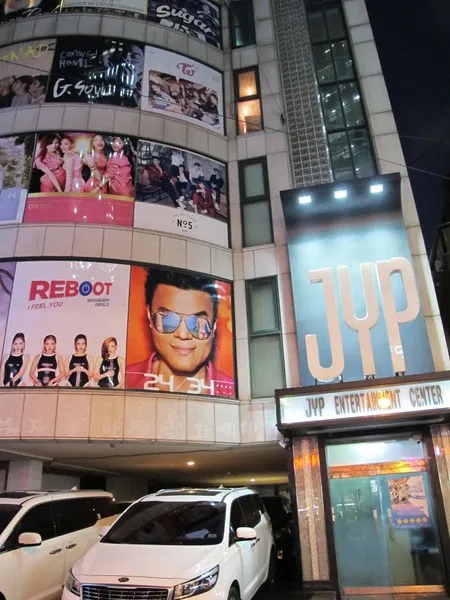 Kantor Agensi-Kafe Nongkrong Idol Ini Tujuan Turis K-Pop ke Korea