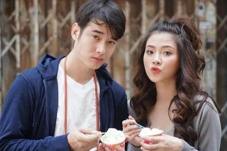 'Kapal' Thailand Pertama: 9 Foto Mario Maurer & Baifern Pimchanok di Pemotretan Iklan Terbaru, Tetap Serasi Setelah 11 Tahun Berlalu