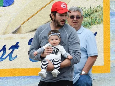 Kehangatan Hot Daddy Hollywood Dengan Anaknya, Lelehkan Hatimu