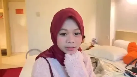 Kerap Tampil Seksi Intip 7 Pesona Cimoy Montok Dalam Balutan Hijab Kapanlagi Com